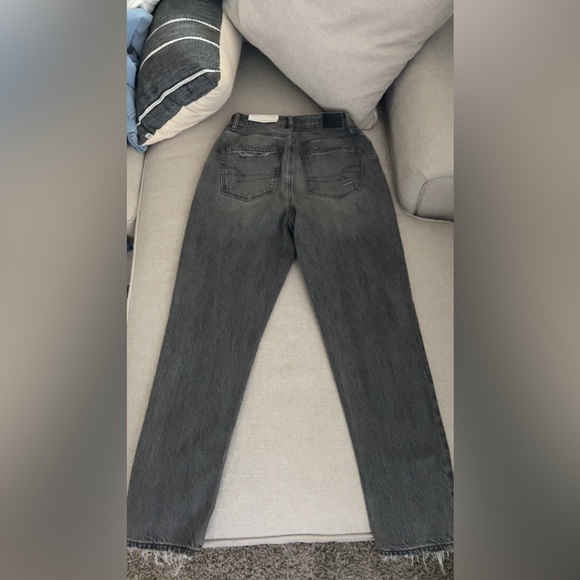 American Eagle Smoked Grey Mom Jeans! - Picture 2 of 5